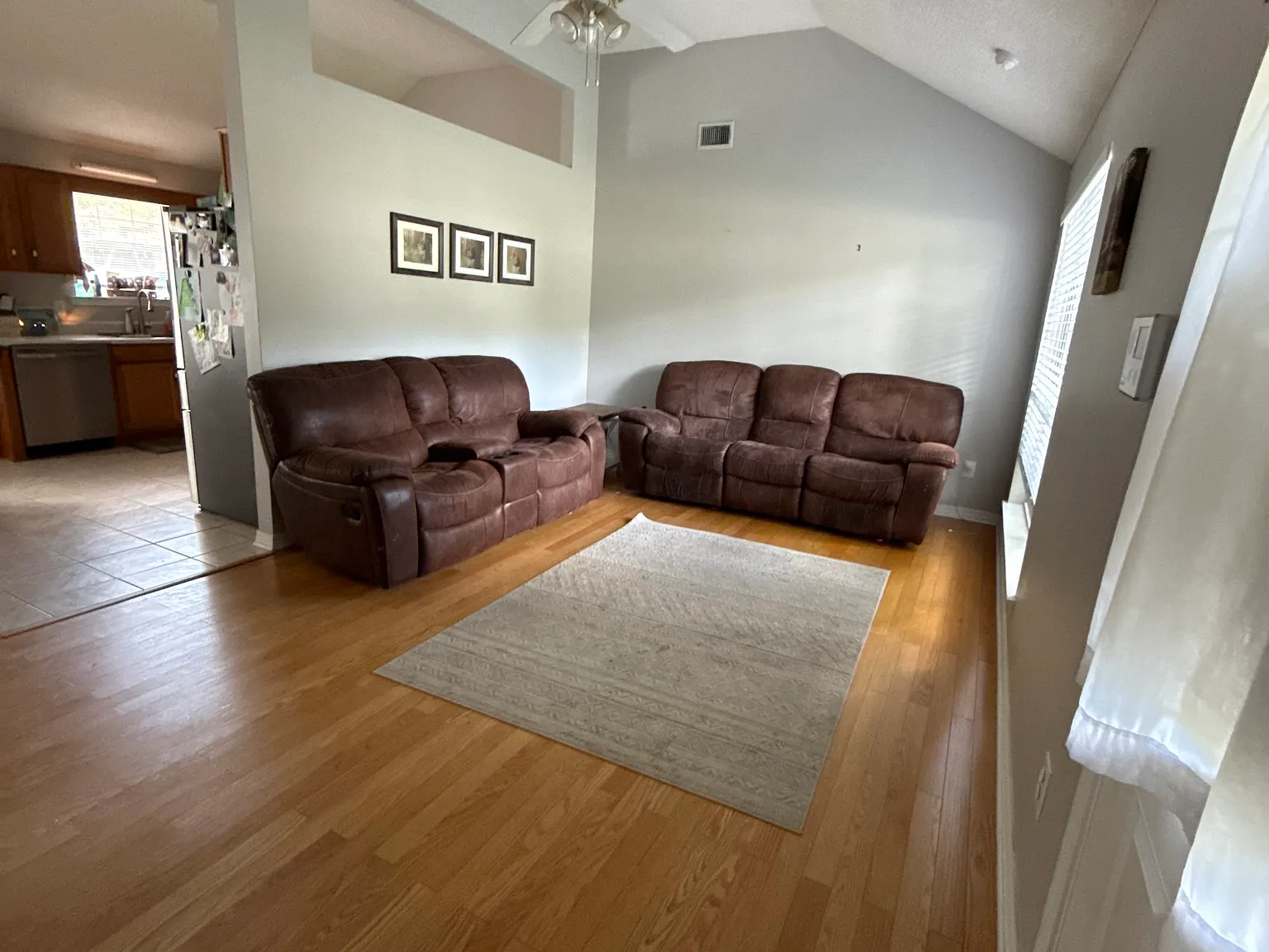3 bed, 1600 sqft, $2,000 — Photo 2