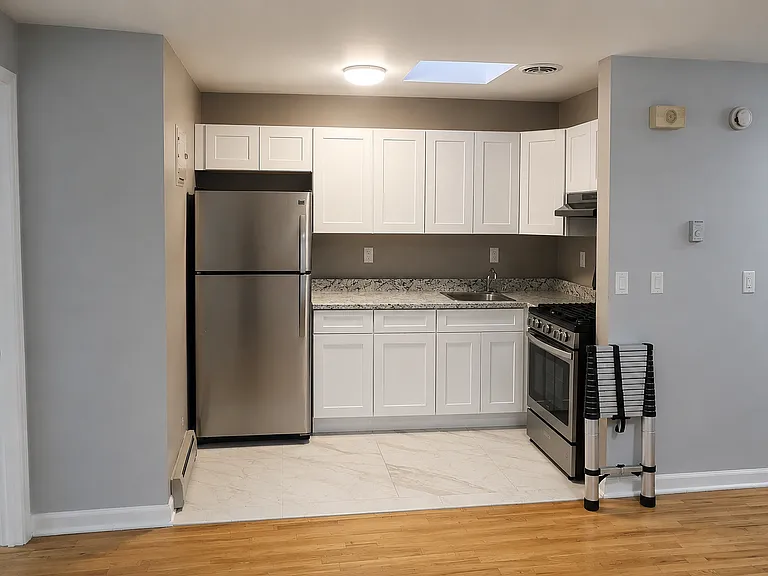 1990A Powell Ave #2 — Photo 1