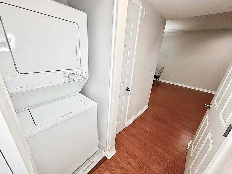 333 N Hill Ave #207 — Photo 22