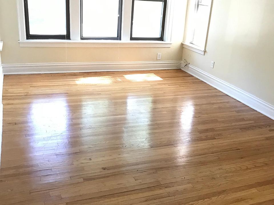 1st image of 3236 W Balmoral Ave APT W1
