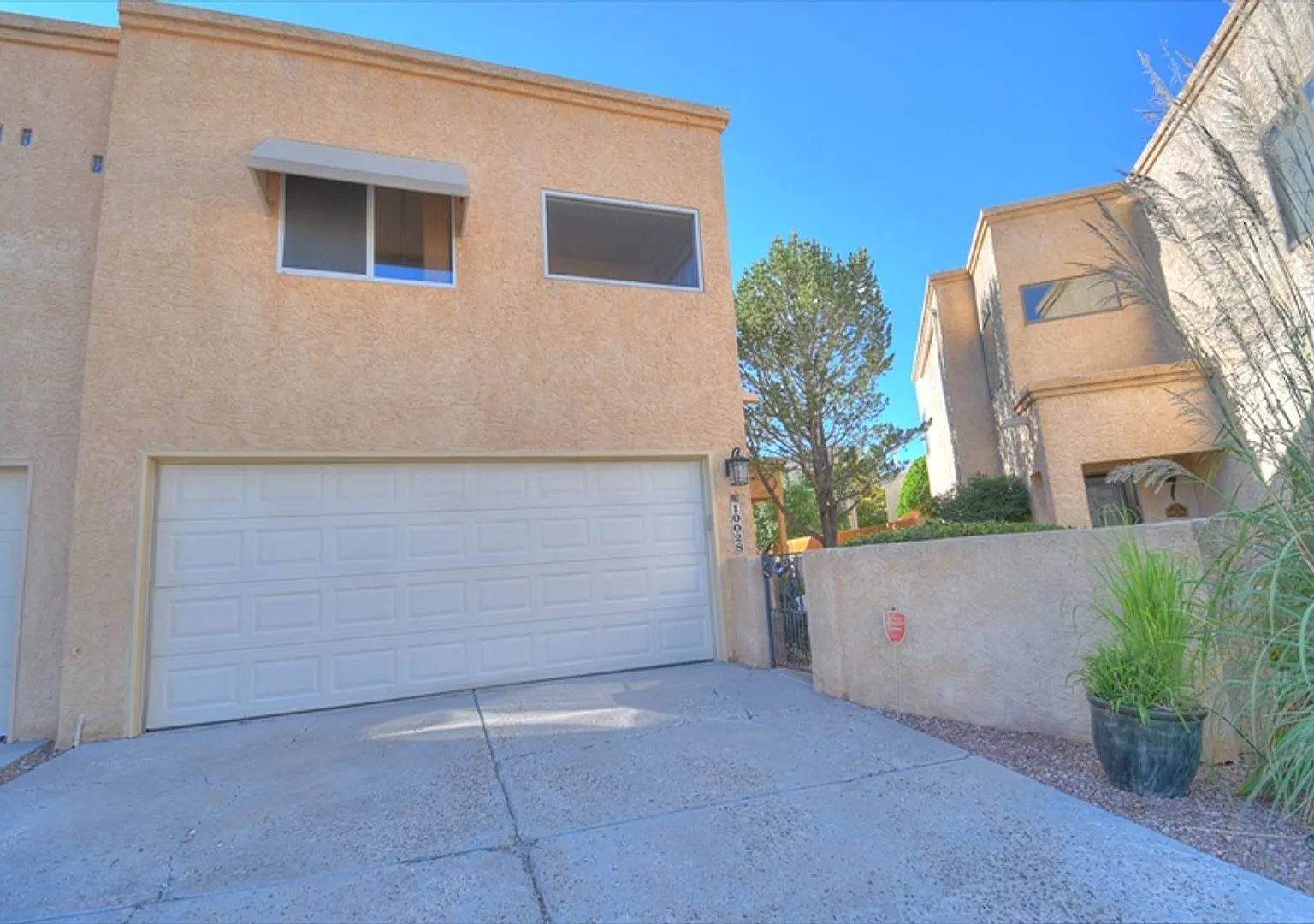 3 Bedroom Townhome in a cul-de-sac in the NE Heights ! — Photo 1