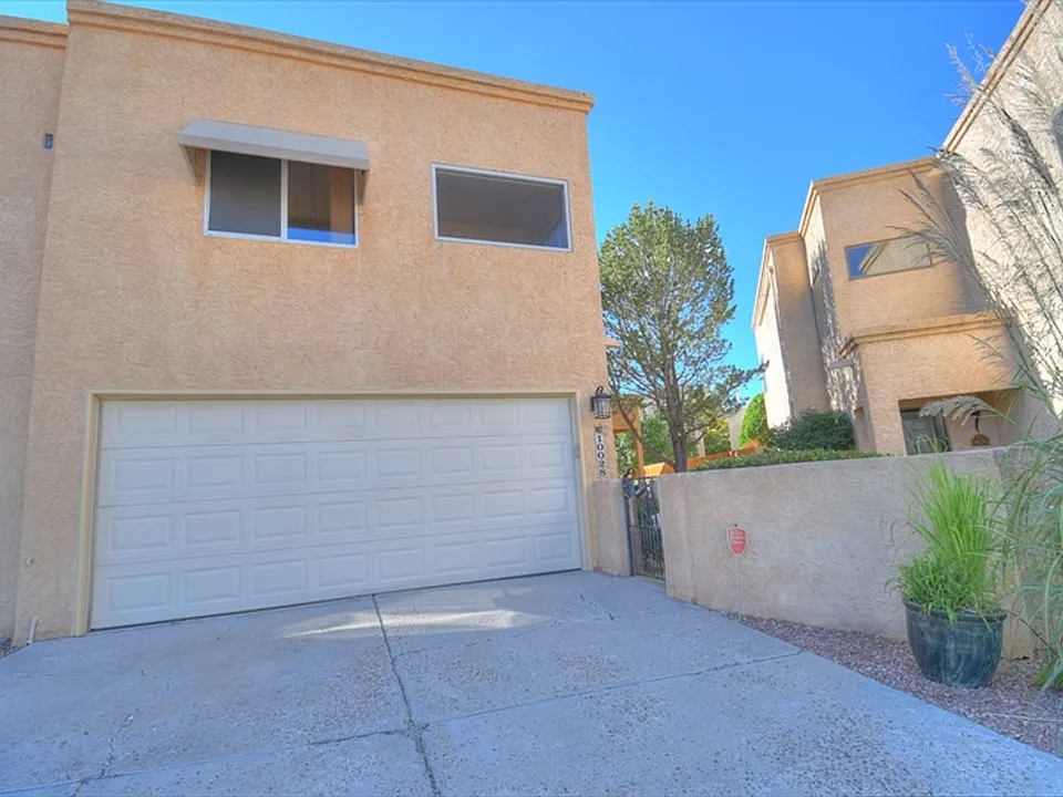 10028 Del Chaparral Ct NE