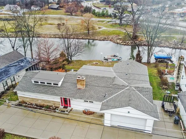 21 Clipper Dr, Lake Tapawingo, MO 64015