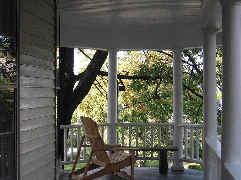 592 Cambridge St — Photo 9