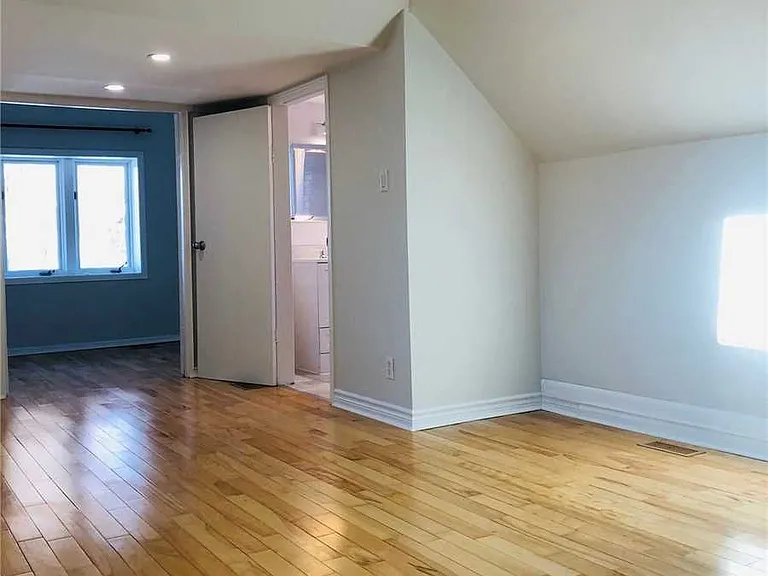 27 Rivercourt Blvd #UPPER — Photo 7