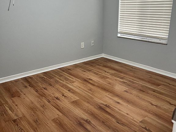 5th image of 2223 Stonington Ave
