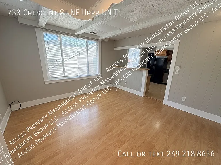 733 Crescent St NE — Photo 15