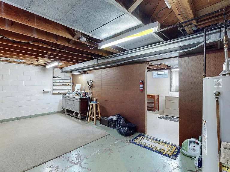 1835 Phelps Ave — Photo 23