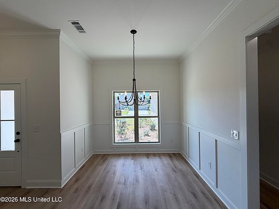 5th image of 147 Stapleton Dr