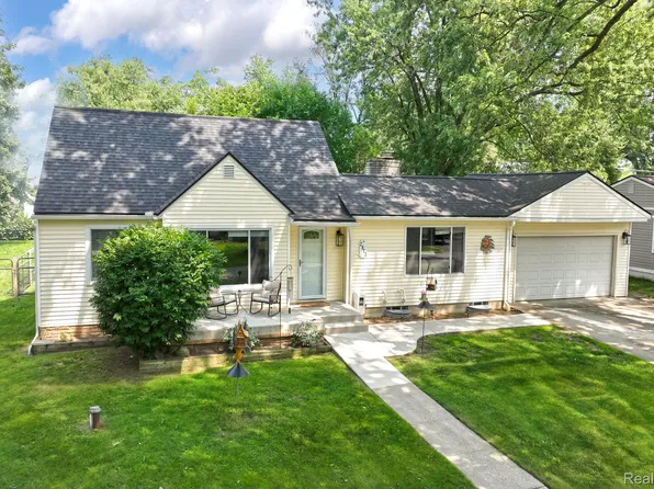 2813 Motorists Dr, Highland, MI 48356