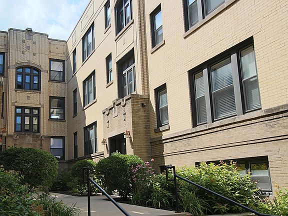 2nd image of 4642 N Albany Ave APT 3E