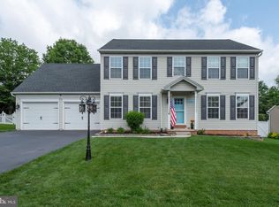 2761 Sparrow Dr, York, PA 17408