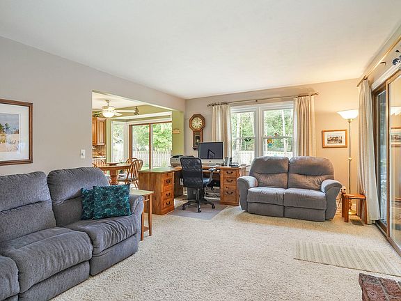 5th image of 2879 Burrwick Dr SE
