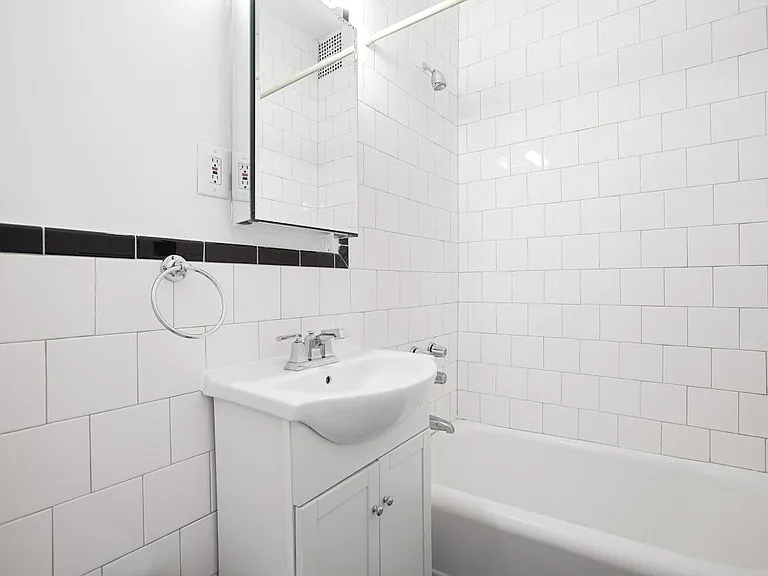 148 W 10th St #2A — Photo 4