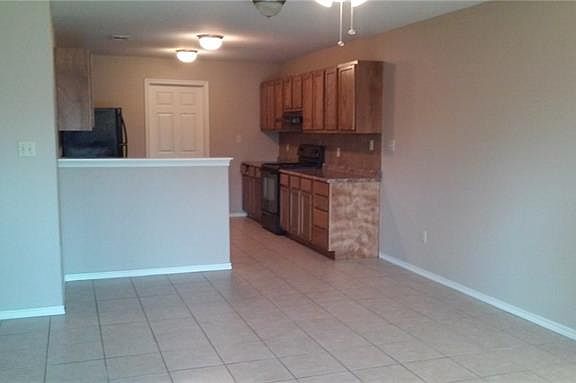 2nd image of 907 W Birge St