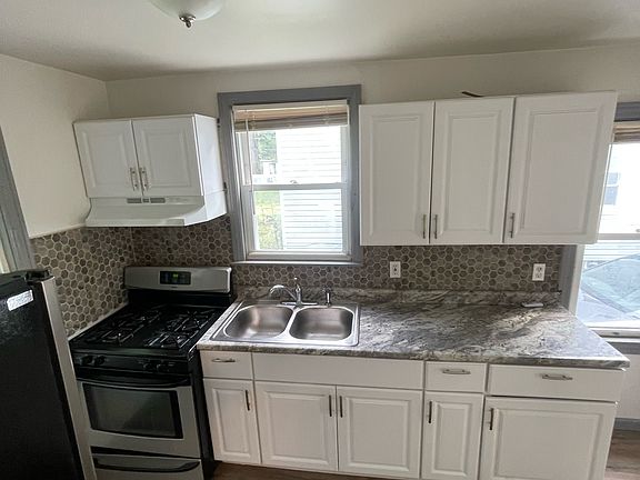 3rd image of 15756 Bentler St