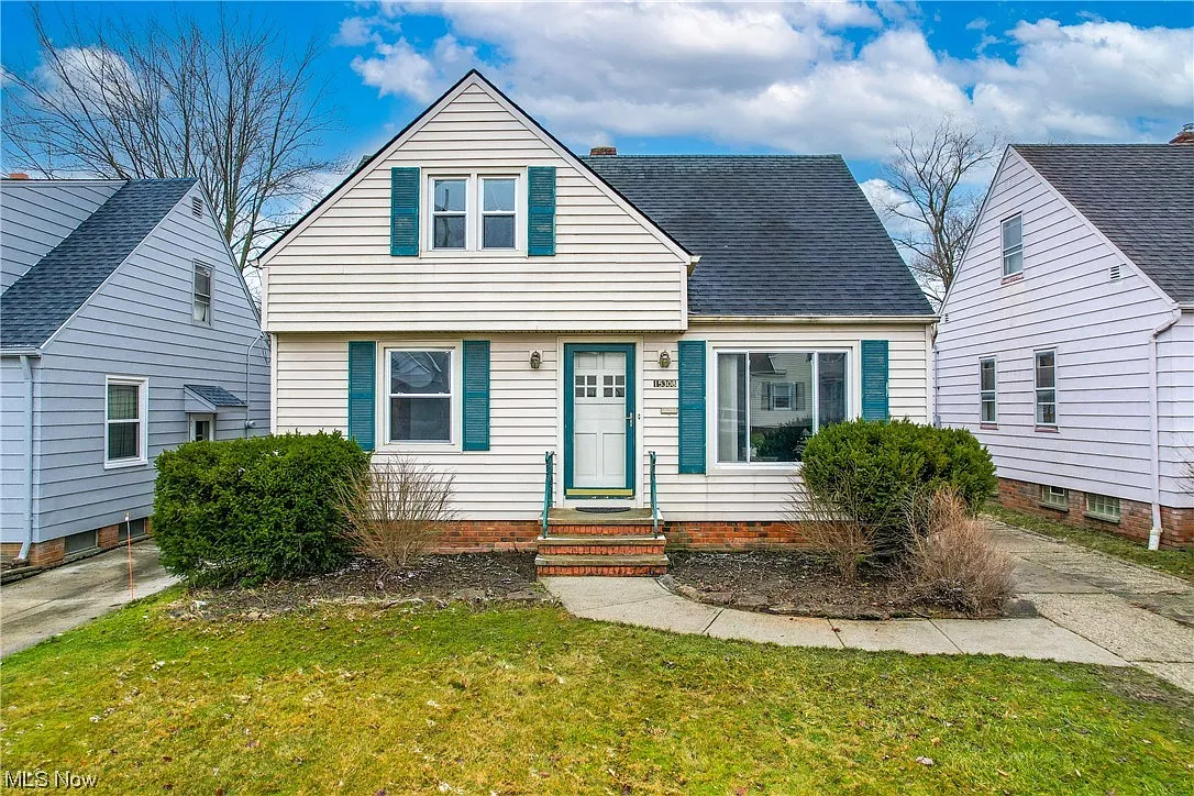 15308 Maplewood Ave photo 1