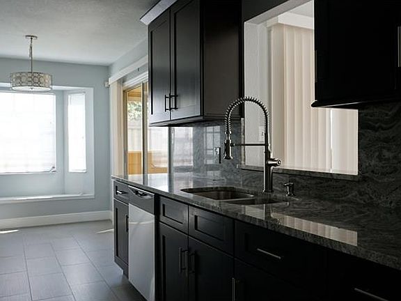 4th image of 219 Rapscallion Ct