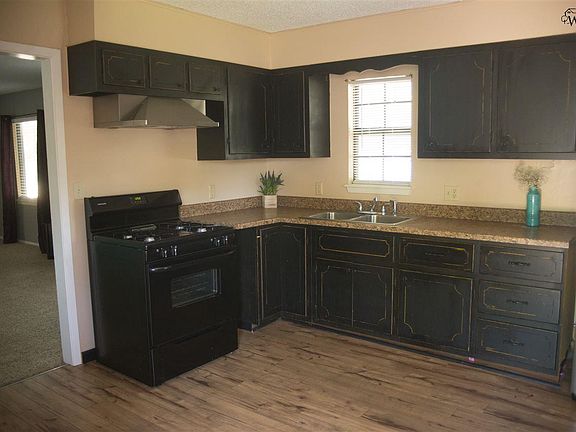 4th image of 2927 Featherston Ave