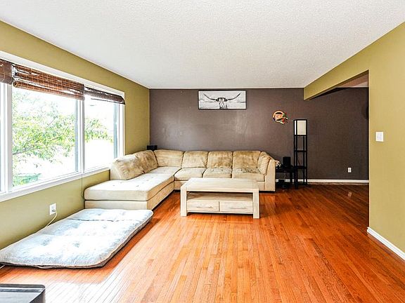 5th image of 68 E Elliott Dr