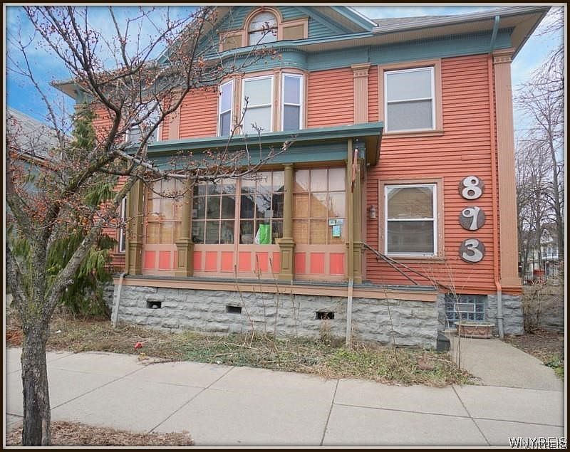 1st image of 203 Saint James Pl