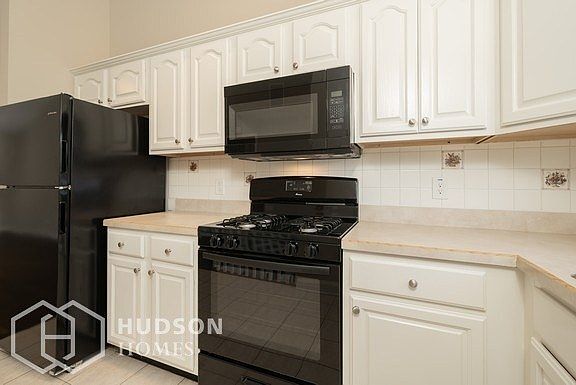 5th image of 12 Oak Point Dr #12