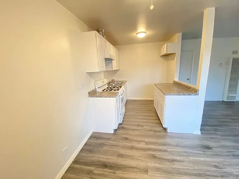 1940 E Wilson Ave #7 — Photo 4