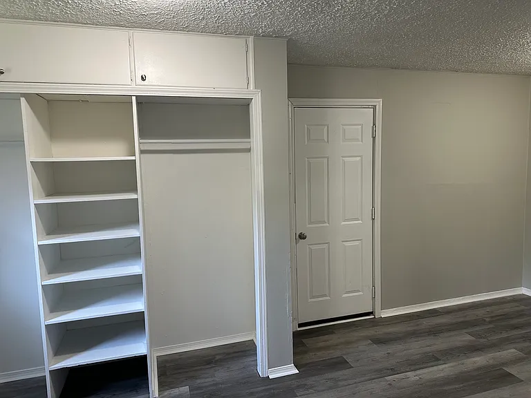 1510 N Chester Ave — Photo 7