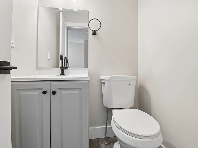 1385 Country Side Dr — Photo 16
