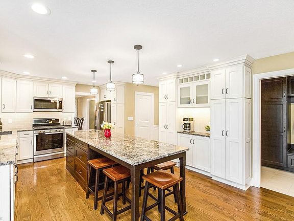 4th image of 1340 Kingsway
