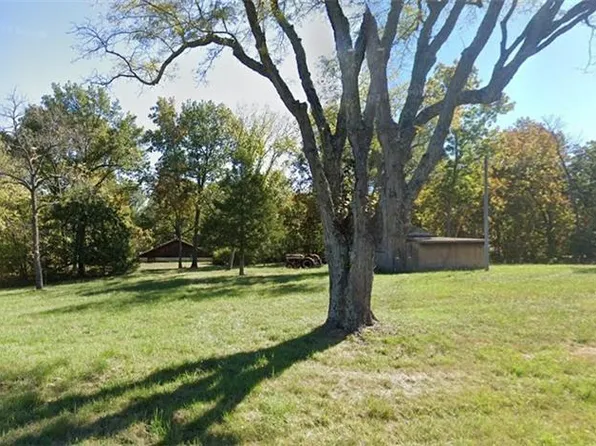 11719 S Hunt Rd, Lone Jack, MO 64070