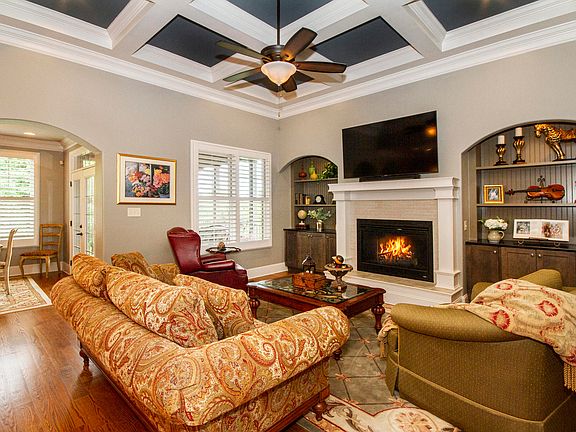 2nd image of 600 Stone Villa Ln