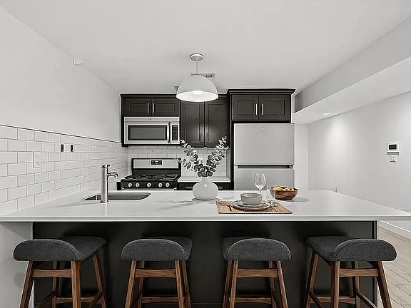 2nd image of 646 Chauncey St #1A