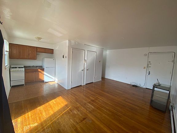 5th image of 10 Brighton Ave Floor 2