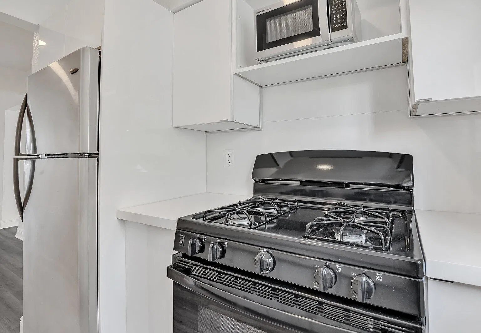 2 bed, 1.0 bath, 800 sqft, $2,100 — Photo 1