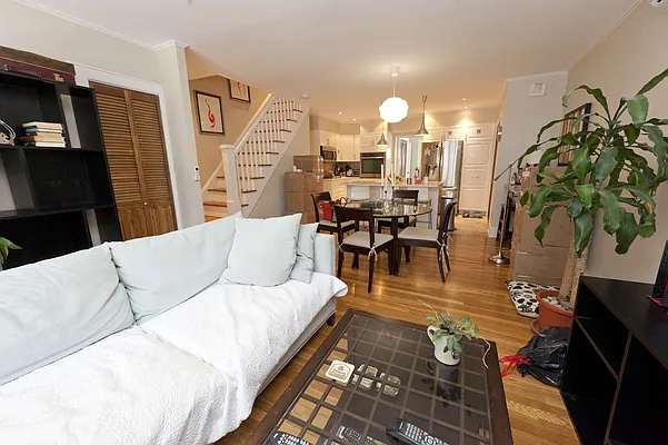 Rented by Compass | media 61
