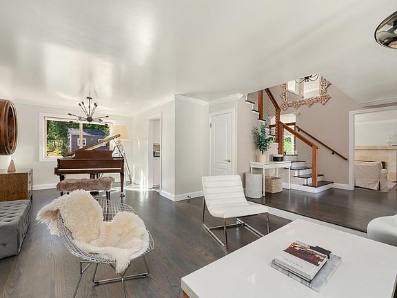 4th image of 715 Arlington Cir