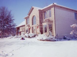 1054 Amber Ct, West Chicago, IL 60185