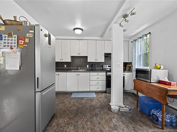 4th image of 251 Carney St