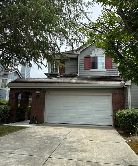 917 Arrowhead Ter — Photo 2
