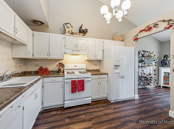 5th image of 3S407 Chestnut Ct #1