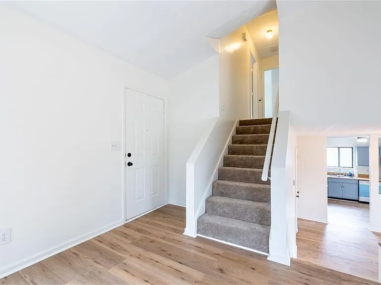 3927 Centennial Trl — Photo 8