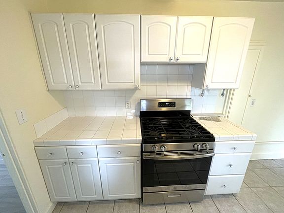 5th image of 1633-1639 Hornblend St #1633