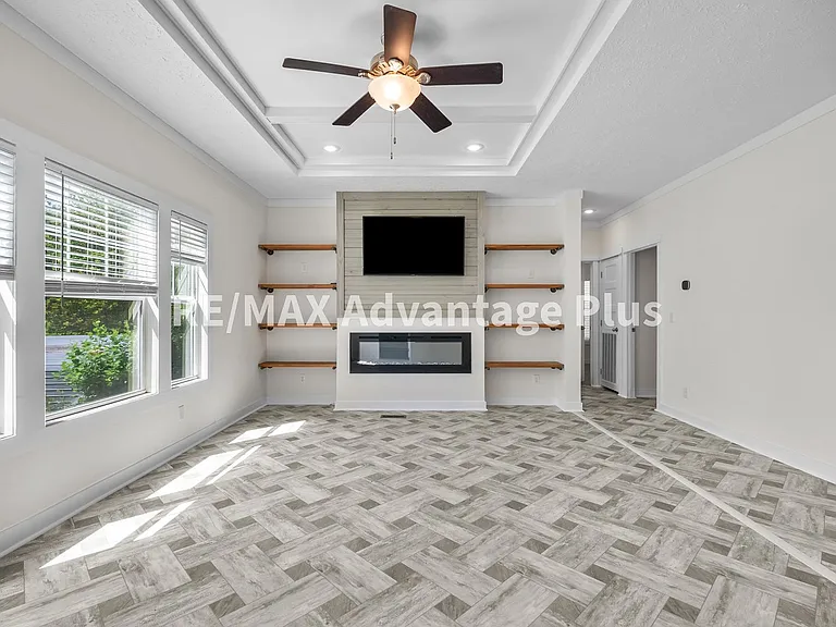 1407 Paradise Rd — Photo 5