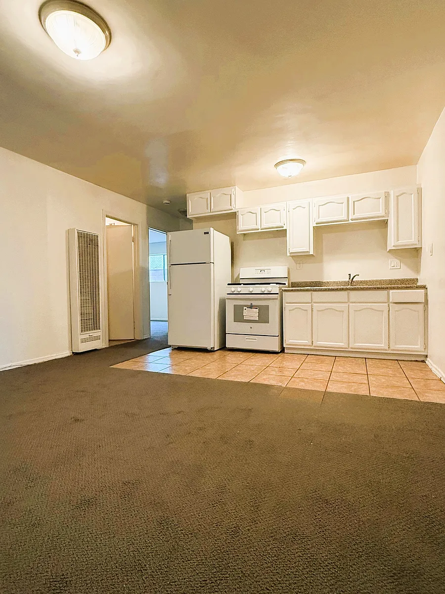 Building Photo - 9128 Palm St #13