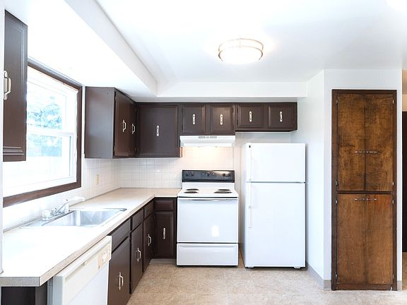 3rd image of 3980 Bailey Ave APT B