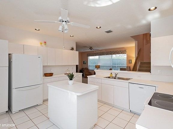 3rd image of 18150 SE Fairview Cir
