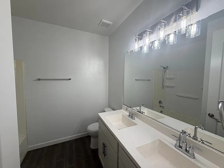 38005 W Montserrat St — Photo 5