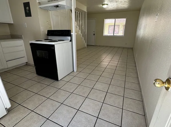 Spacious Townhomes near Fairgrounds, 316 Espanola St NE Unit 2, Albuquerque, NM 87108