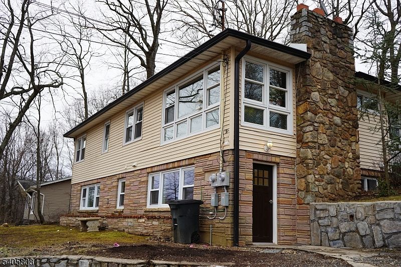 1st image of 699 Lillian Rd